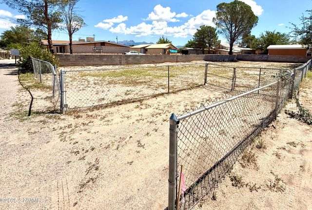 333 Armstrong Road, Las Cruces, NM 88007