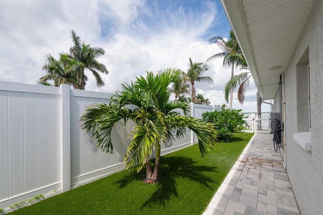 303 N BATH CLUB BOULEVARD N, North Redington Beach, FL 33708