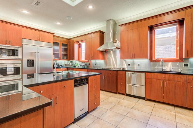 1914 Aberdeen Avenue, Lubbock, TX 79407