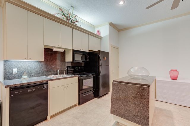 1914 Aberdeen Avenue, Lubbock, TX 79407