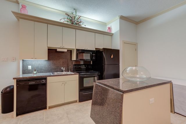 1914 Aberdeen Avenue, Lubbock, TX 79407