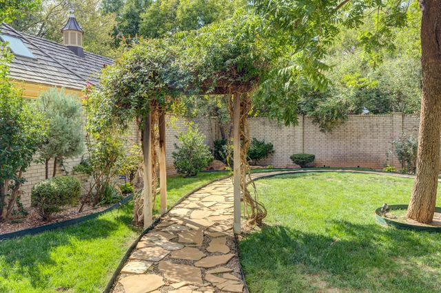 1914 Aberdeen Avenue, Lubbock, TX 79407