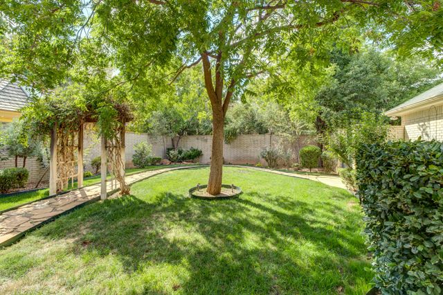 1914 Aberdeen Avenue, Lubbock, TX 79407