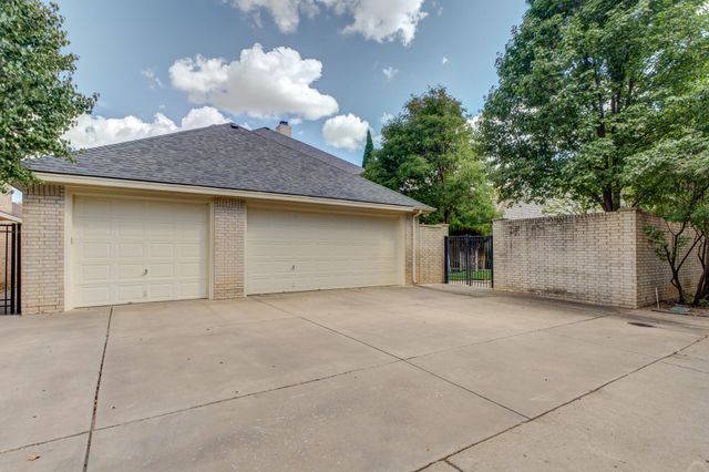 1914 Aberdeen Avenue, Lubbock, TX 79407