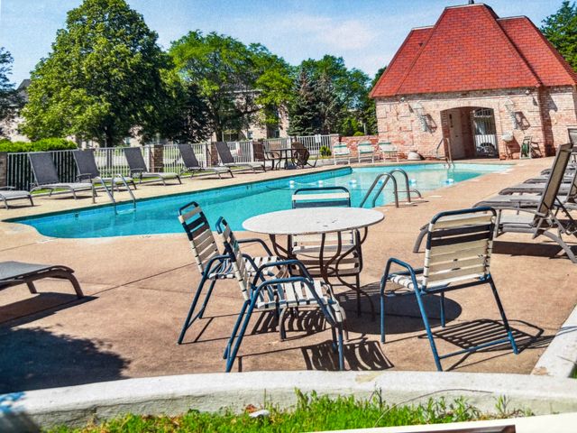 5101 Carriageway Drive 201, Rolling Meadows, IL 60008