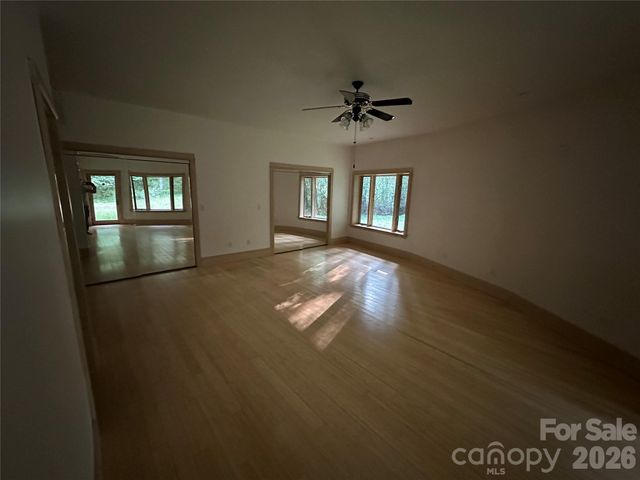 2905 Kanuga Road, Hendersonville, NC 28739