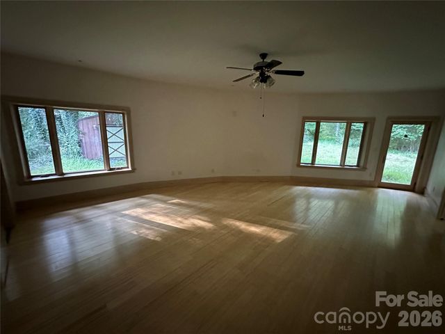 2905 Kanuga Road, Hendersonville, NC 28739