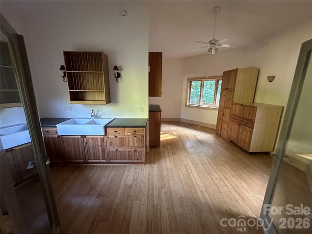 2905 Kanuga Road, Hendersonville, NC 28739