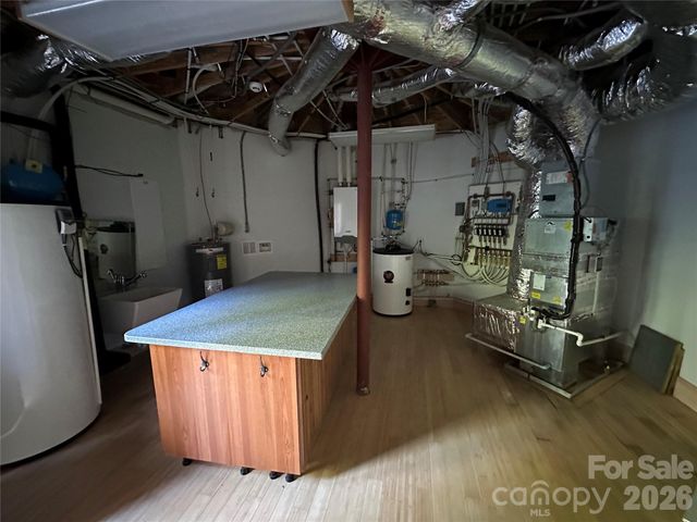 2905 Kanuga Road, Hendersonville, NC 28739