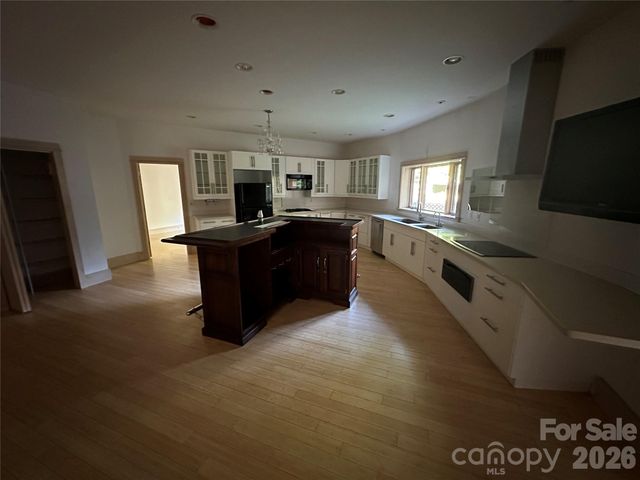 2905 Kanuga Road, Hendersonville, NC 28739