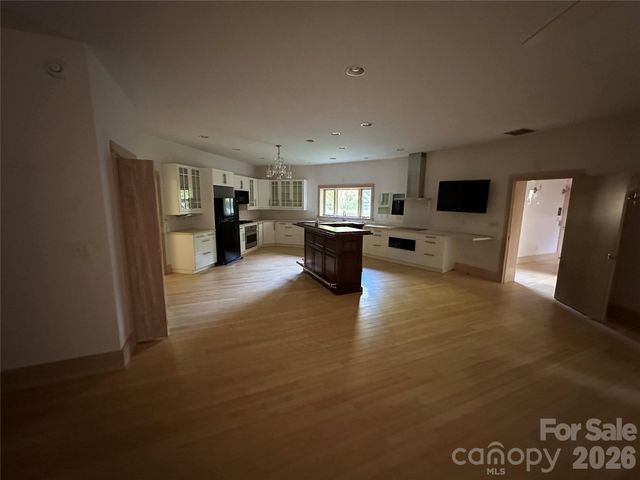 2905 Kanuga Road, Hendersonville, NC 28739