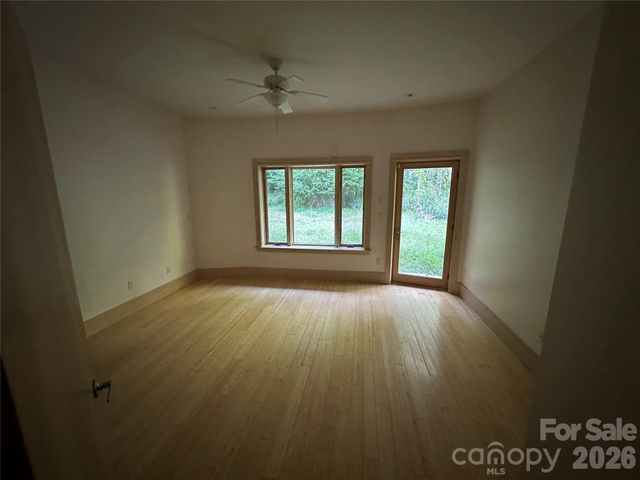 2905 Kanuga Road, Hendersonville, NC 28739
