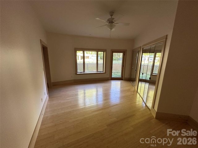 2905 Kanuga Road, Hendersonville, NC 28739