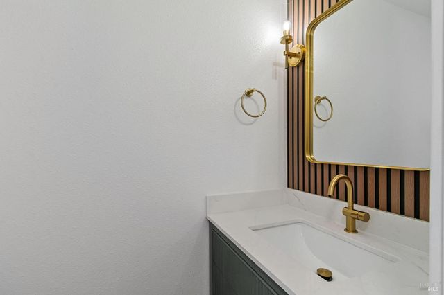 106 Kerry Ct, Vacaville, CA 95687