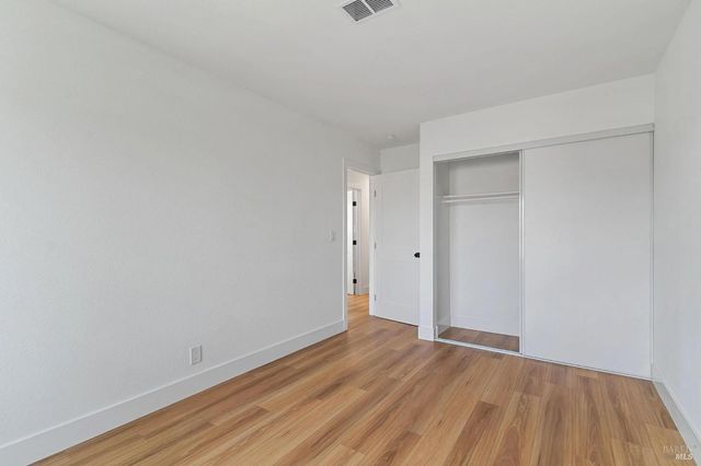 106 Kerry Ct, Vacaville, CA 95687