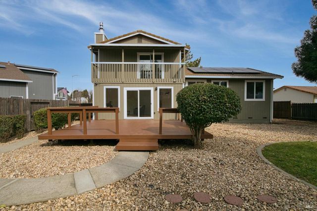 106 Kerry Ct, Vacaville, CA 95687