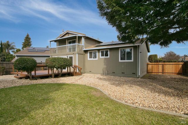 106 Kerry Ct, Vacaville, CA 95687