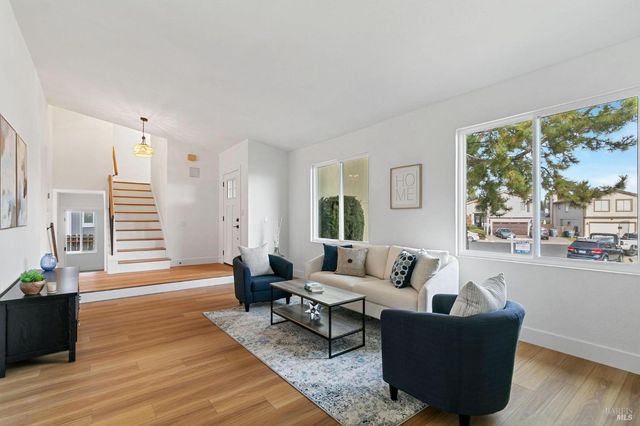 106 Kerry Ct, Vacaville, CA 95687