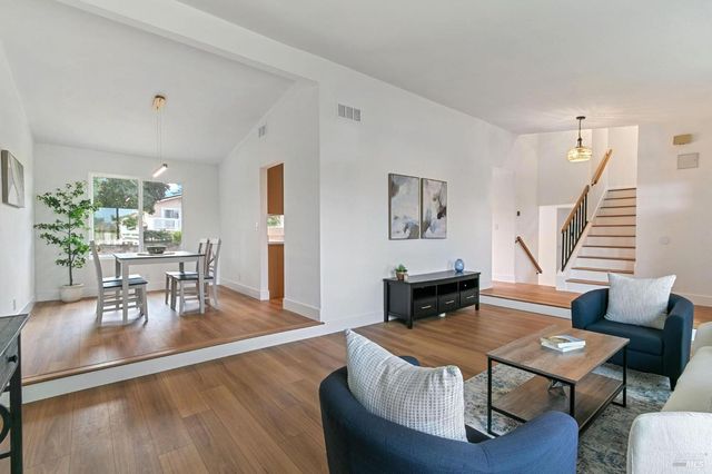 106 Kerry Ct, Vacaville, CA 95687