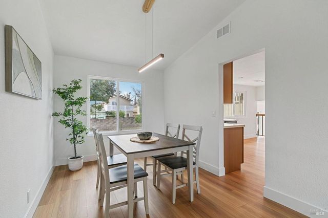 106 Kerry Ct, Vacaville, CA 95687