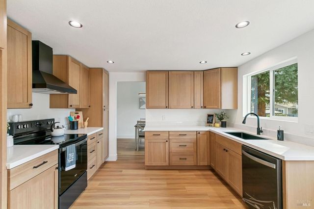 106 Kerry Ct, Vacaville, CA 95687