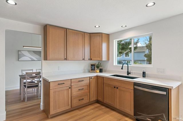 106 Kerry Ct, Vacaville, CA 95687