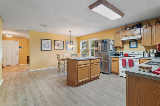 1304 Dakota Trail, Krum, TX 76249