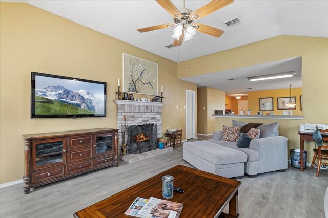 1304 Dakota Trail, Krum, TX 76249