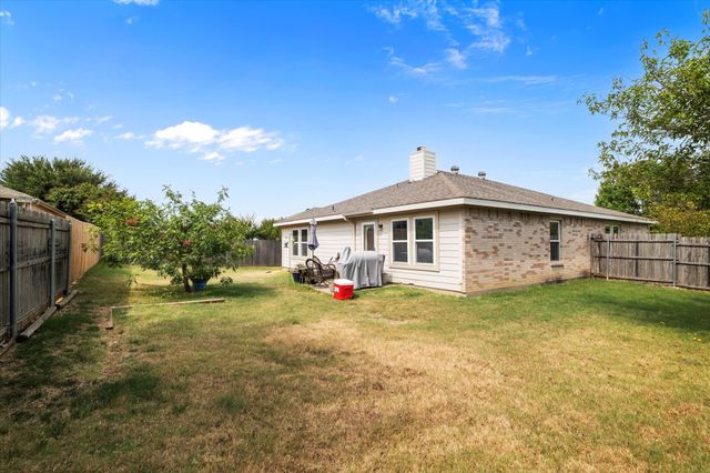 1304 Dakota Trail, Krum, TX 76249