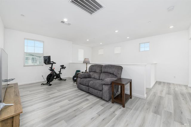 567 Coneflower St, Vacaville, CA 95687