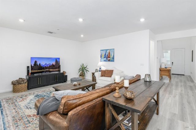 567 Coneflower St, Vacaville, CA 95687