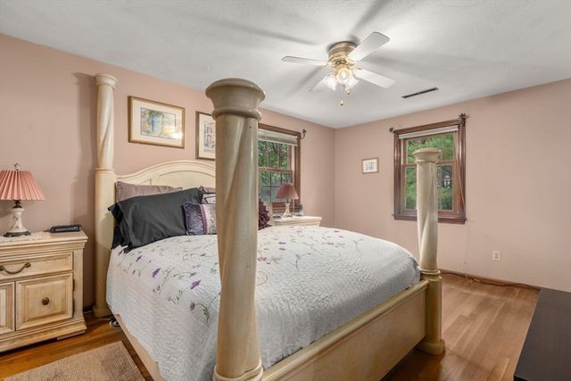 11 Bacon Rd, Framingham, MA 01701
