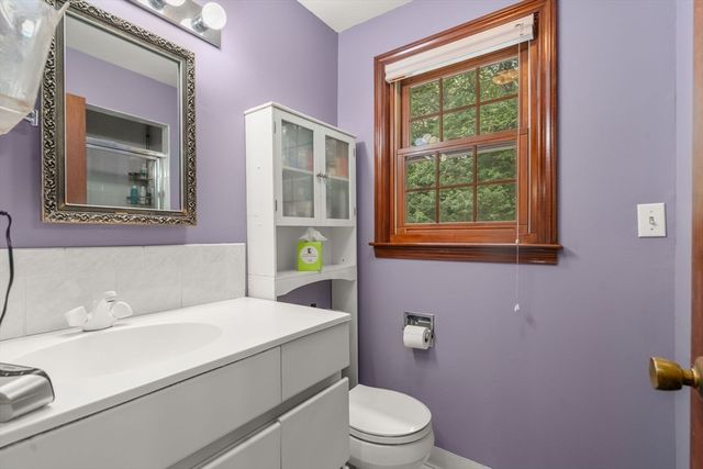 11 Bacon Rd, Framingham, MA 01701