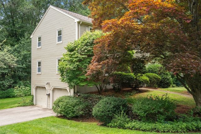 11 Bacon Rd, Framingham, MA 01701