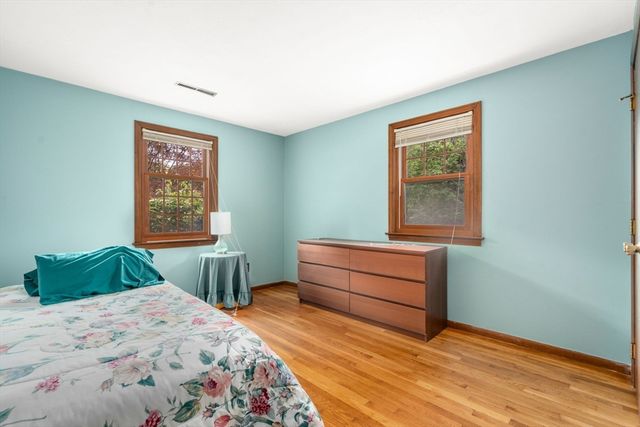 11 Bacon Rd, Framingham, MA 01701