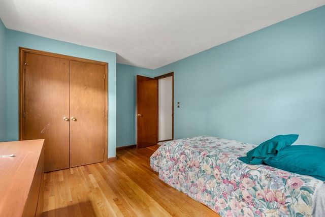 11 Bacon Rd, Framingham, MA 01701