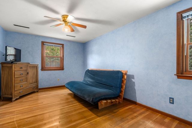 11 Bacon Rd, Framingham, MA 01701