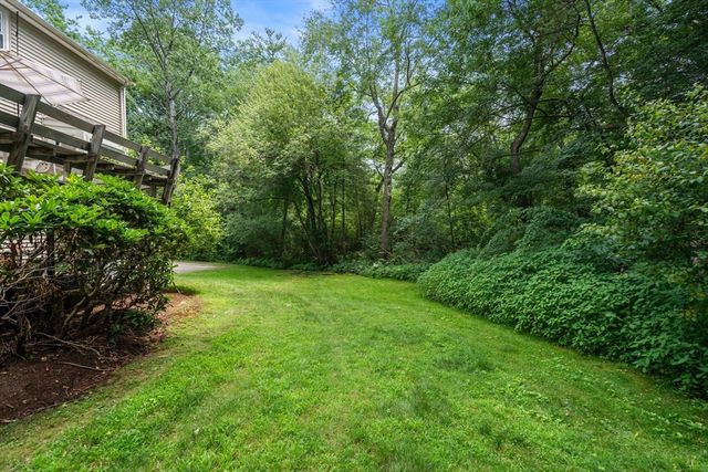 11 Bacon Rd, Framingham, MA 01701