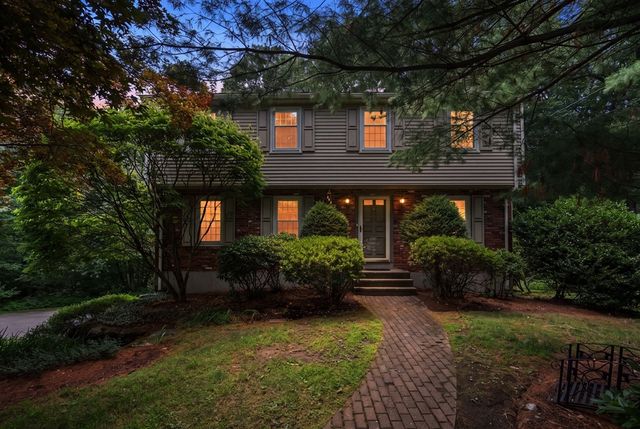 11 Bacon Rd, Framingham, MA 01701