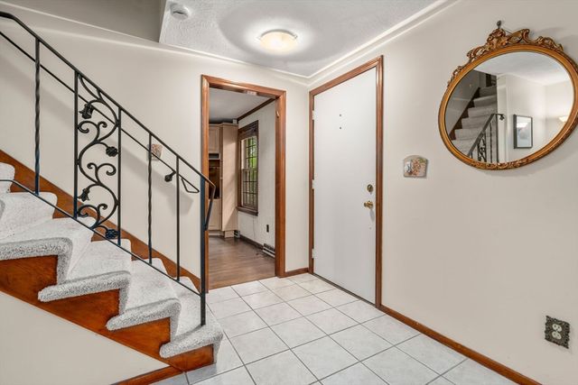 11 Bacon Rd, Framingham, MA 01701