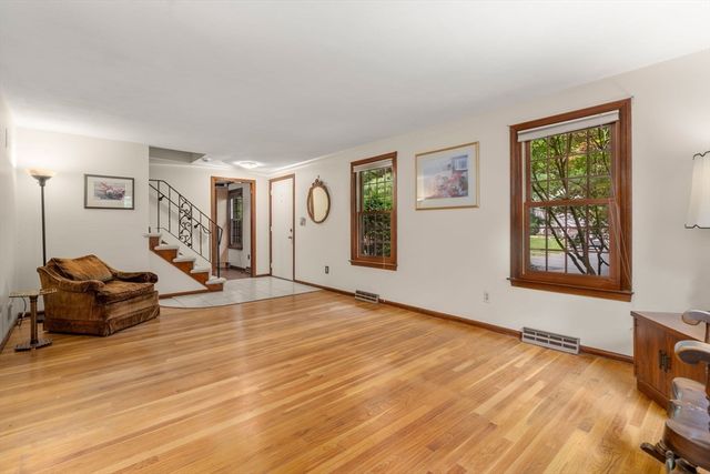 11 Bacon Rd, Framingham, MA 01701