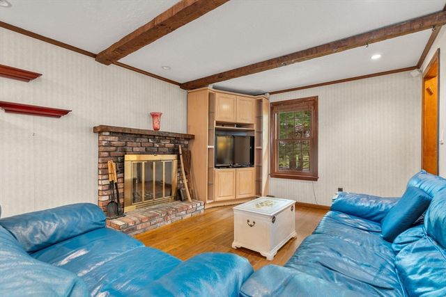 11 Bacon Rd, Framingham, MA 01701