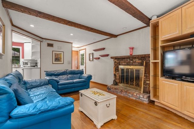 11 Bacon Rd, Framingham, MA 01701