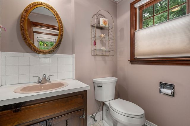 11 Bacon Rd, Framingham, MA 01701