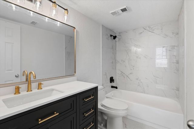 115 Lake Emerald Drive 304, Oakland Park, FL 33309
