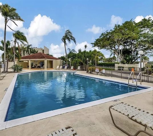 115 Lake Emerald Drive 304, Oakland Park, FL 33309