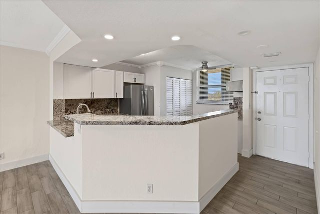 115 Lake Emerald Drive 304, Oakland Park, FL 33309