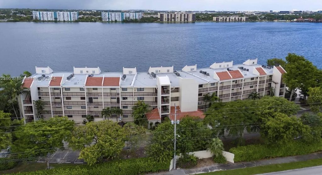 115 Lake Emerald Drive 304, Oakland Park, FL 33309