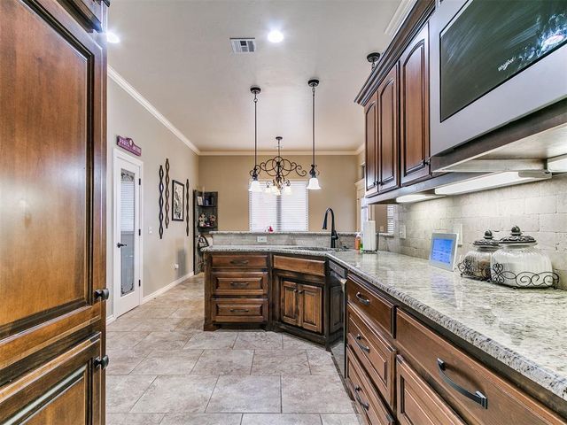 4605 E Pikeys Trail, Tuttle, OK 73089