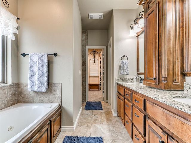 4605 E Pikeys Trail, Tuttle, OK 73089